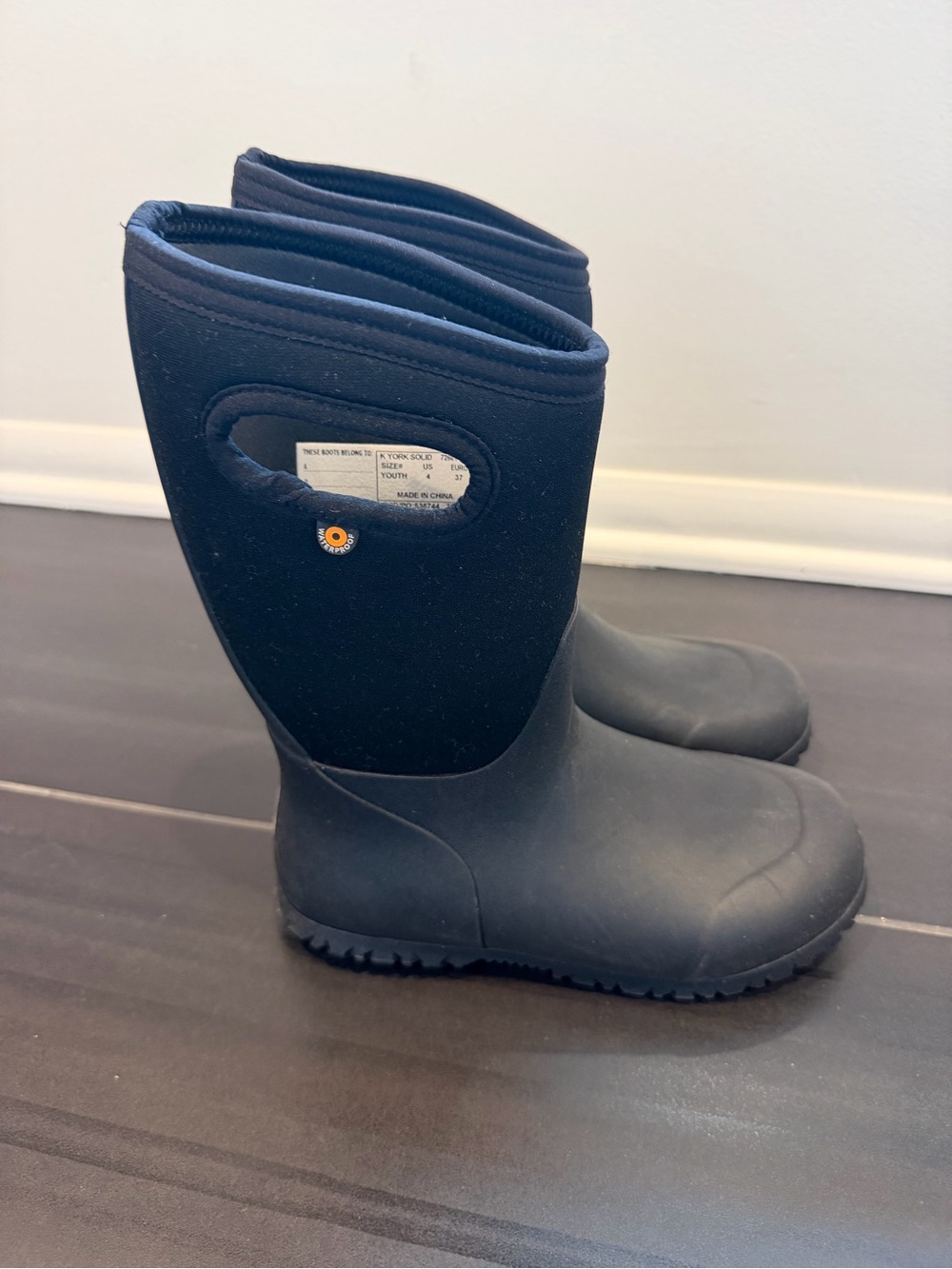 Kids Bogs waterproof snow boots size 4.